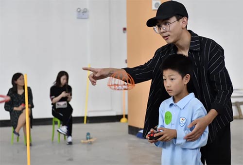 上海中小学生无人机驾驶员培训寒假班招生.jpg 上海中小学生无人机驾驶员培训寒假班招生.jpg
