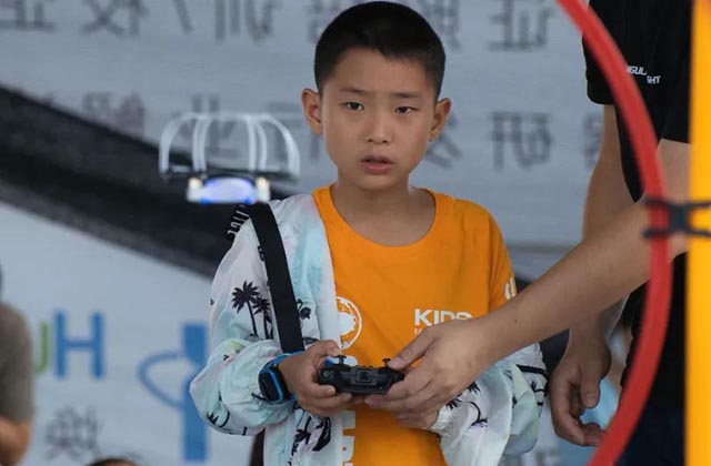 上海焕飞航空中小学生无人机寒假班招生啦.jpg